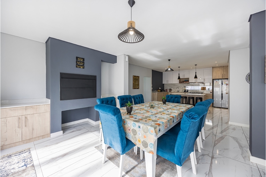 5 Bedroom Property for Sale in Sandown Western Cape